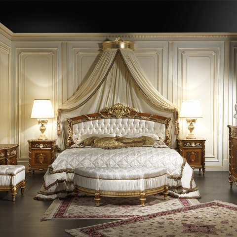 Walnut bedroom furniture Louis XVI Noce e Intarsi with bed, night tables, chest of drawers and toilette in walnut inlaid and carved